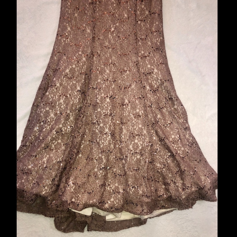 Beautiful champagne w/ gold sequins prom dress! 🥰 - Picture 8 of 11